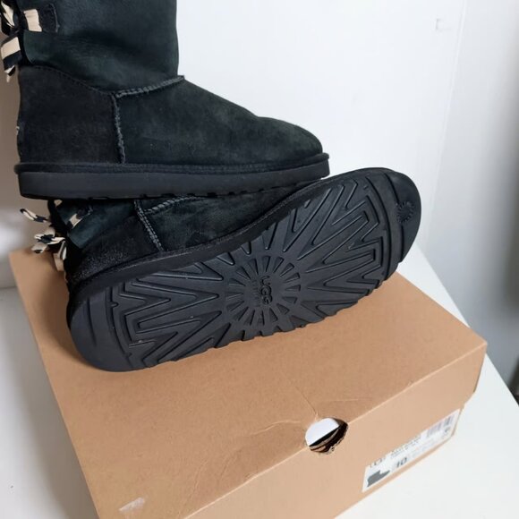 UGG Womens Bailey Bow Stripe Sheepskin Boots In Black 10 - Picture 3 of 7